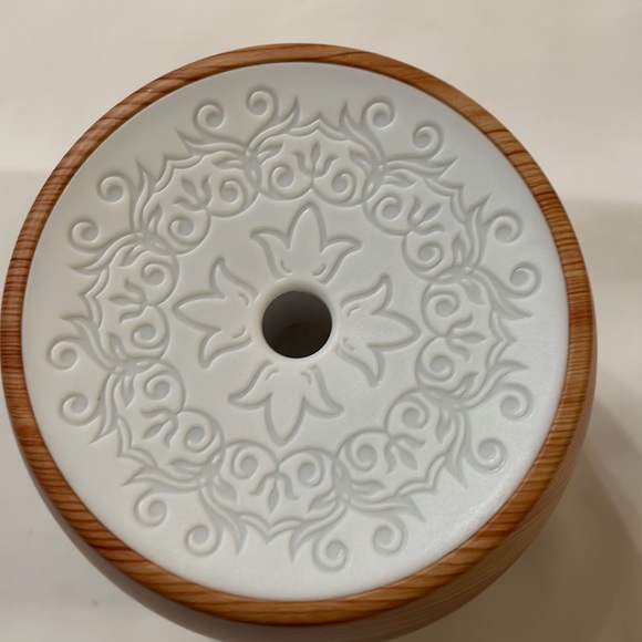 Guru Nanda Woodsy Ultrasonic Diffuser/Cool Mist Humidifier.  USB Cable, … - Picture 16 of 16